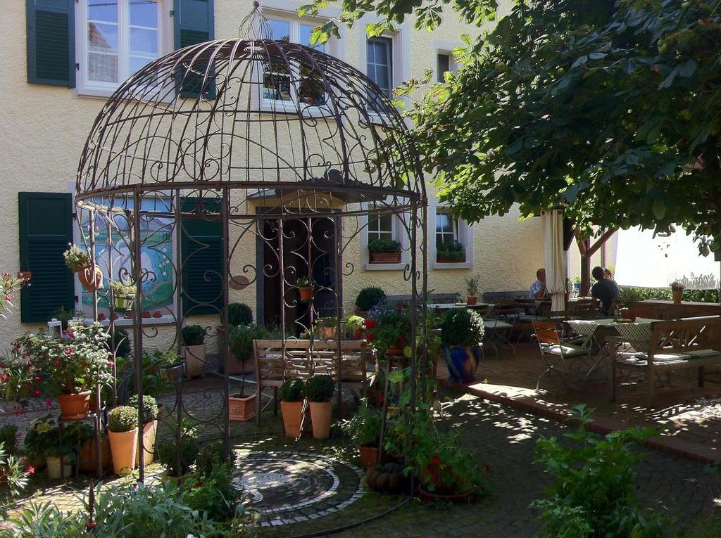Gasthaus Schwanen & Villa Pfarrhus Stuhlingen Buitenkant foto